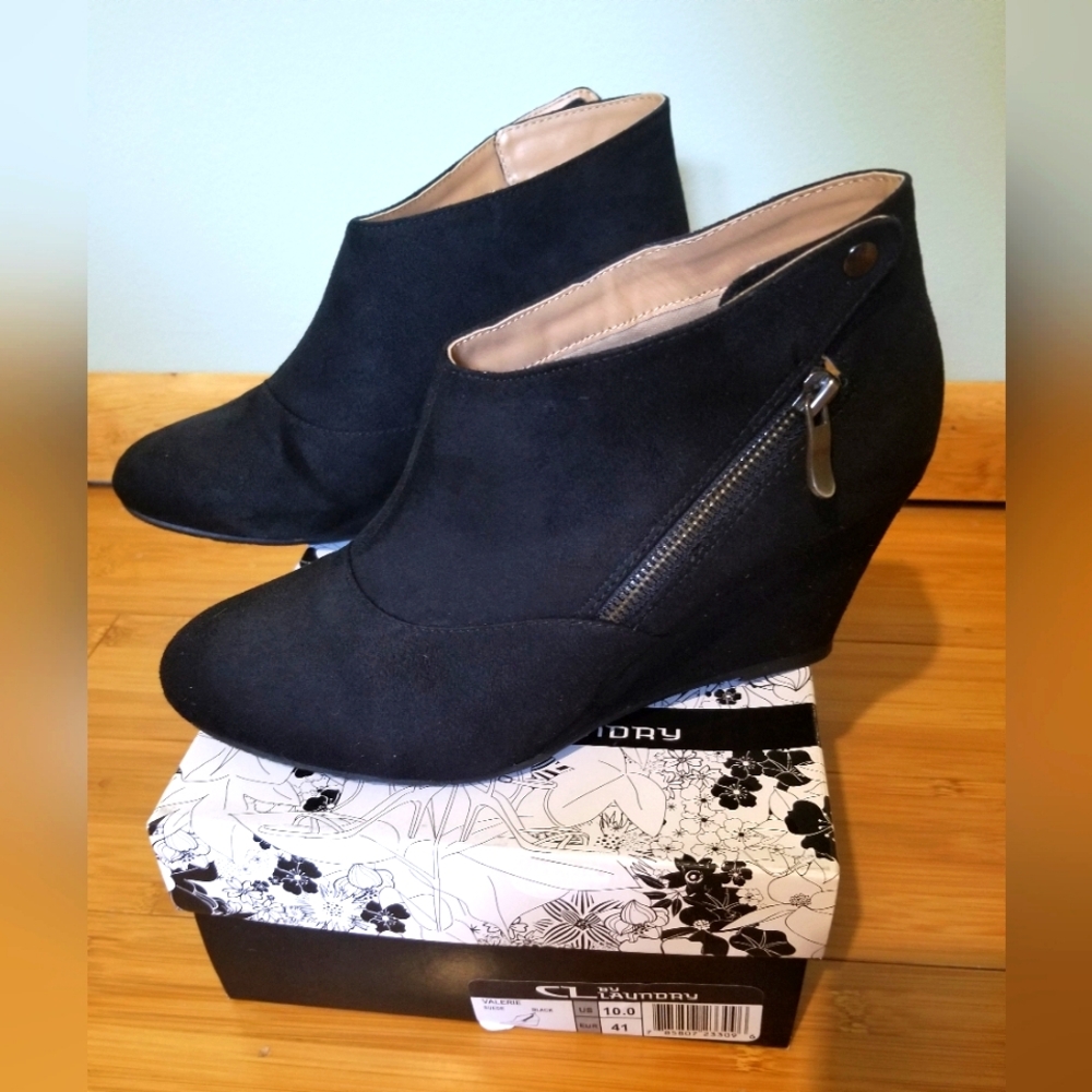 Suede zipper wedge ankle booties